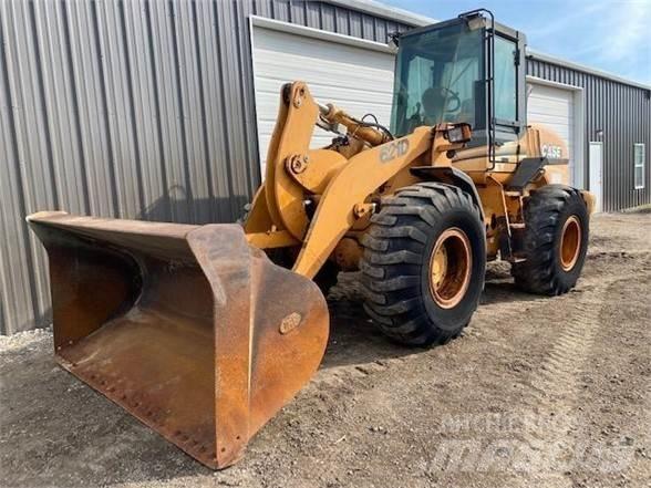 CASE 621D Pale gommate