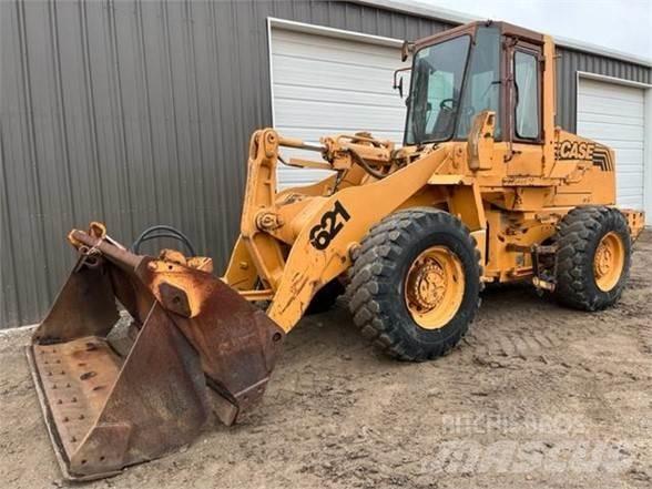 CASE 621ZF Pale gommate
