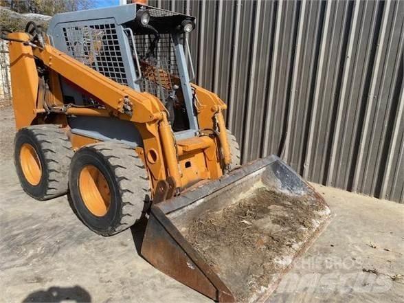 CASE 70XT Mini Pale Gommate