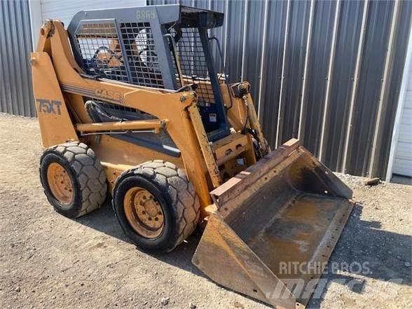 CASE 75XT Mini Pale Gommate