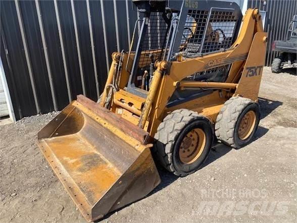 CASE 75XT Mini Pale Gommate