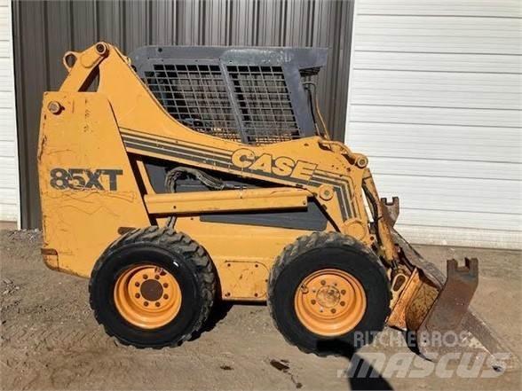 CASE 85XT Mini Pale Gommate