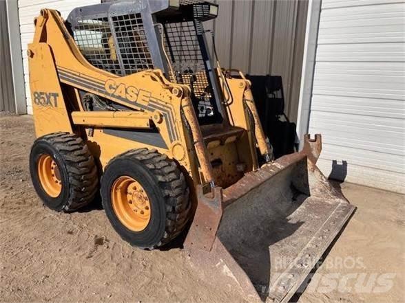 CASE 85XT Mini Pale Gommate
