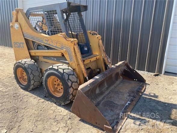 CASE 85XT Mini Pale Gommate