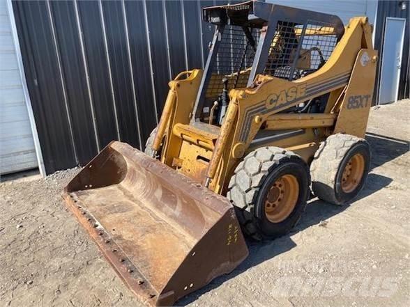 CASE 85XT Mini Pale Gommate