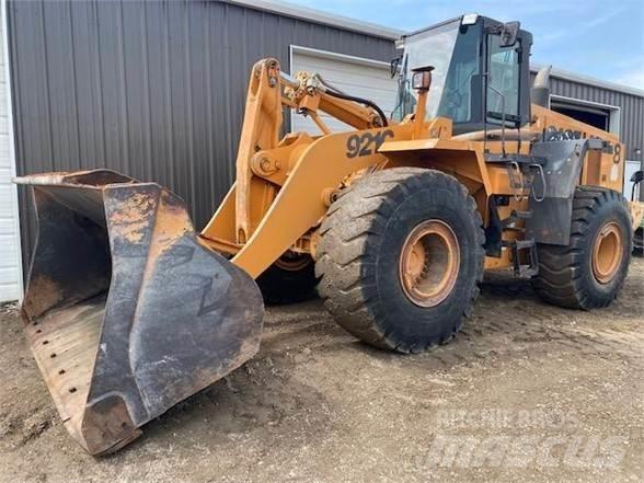 CASE 921C Pale gommate