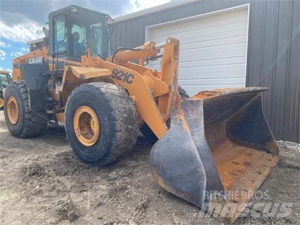 CASE 921C Pale gommate