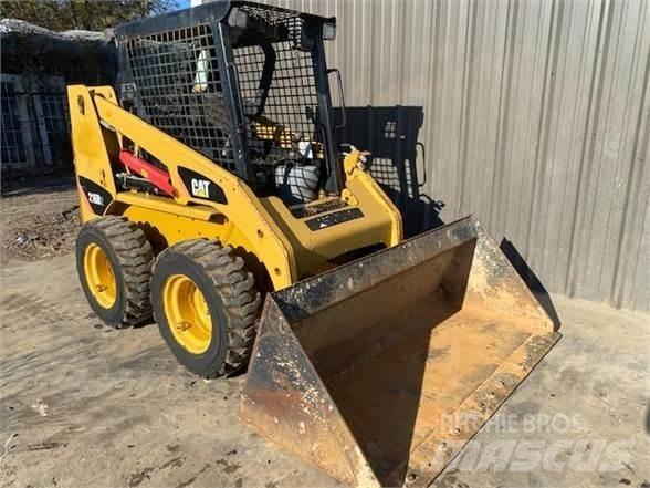 CAT 216B2 Mini Pale Gommate