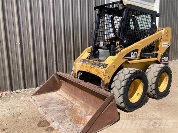 CAT 226B Mini Pale Gommate