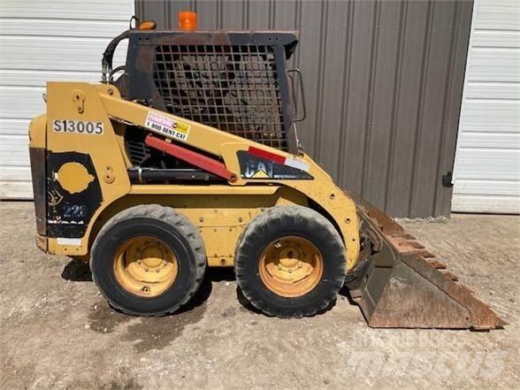 CAT 228 Mini Pale Gommate