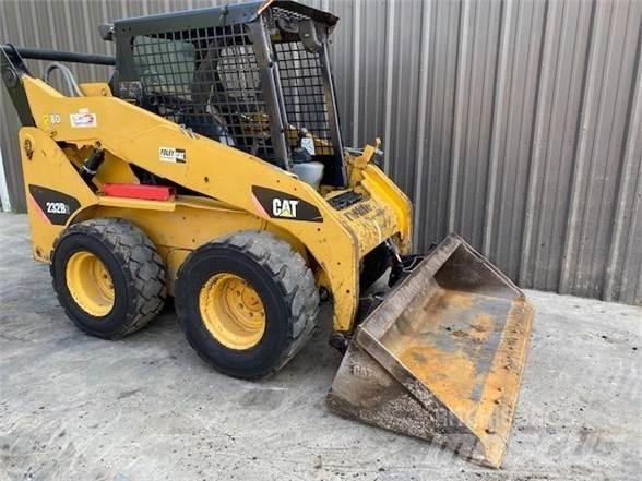 CAT 232B2 Mini Pale Gommate