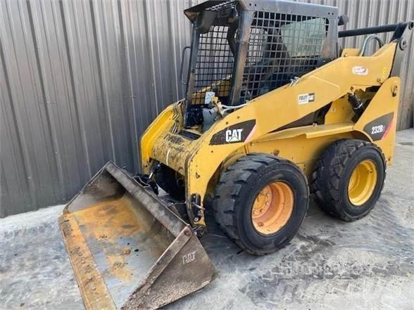 CAT 232B2 Mini Pale Gommate