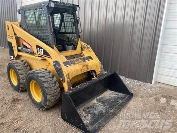 CAT 236 Mini Pale Gommate
