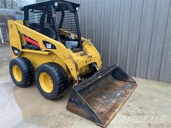 CAT 236B2 Mini Pale Gommate