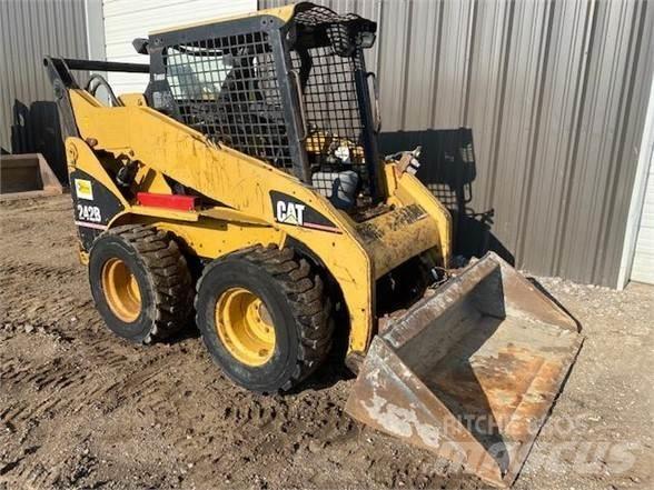 CAT 242B Mini Pale Gommate