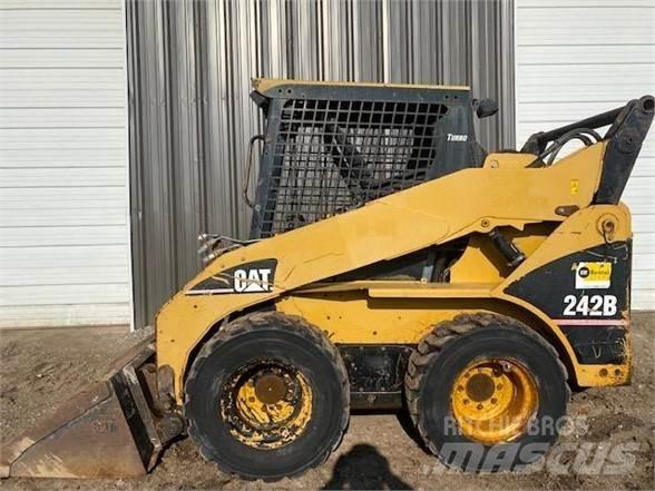 CAT 242B Mini Pale Gommate