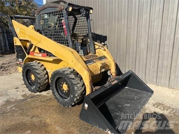 CAT 252 Mini Pale Gommate