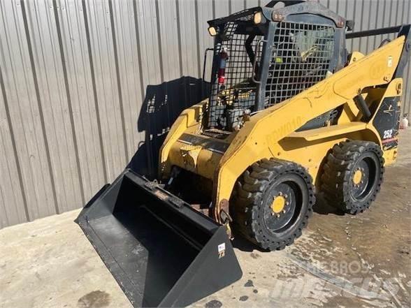 CAT 252 Mini Pale Gommate