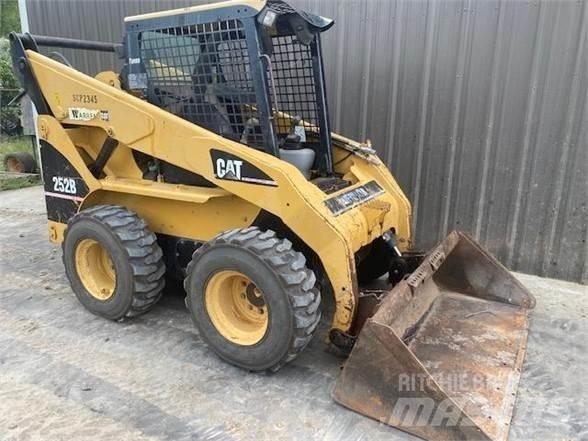 CAT 252B Mini Pale Gommate