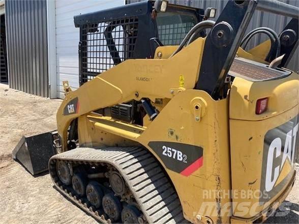 CAT 257B2 Mini Pale Gommate