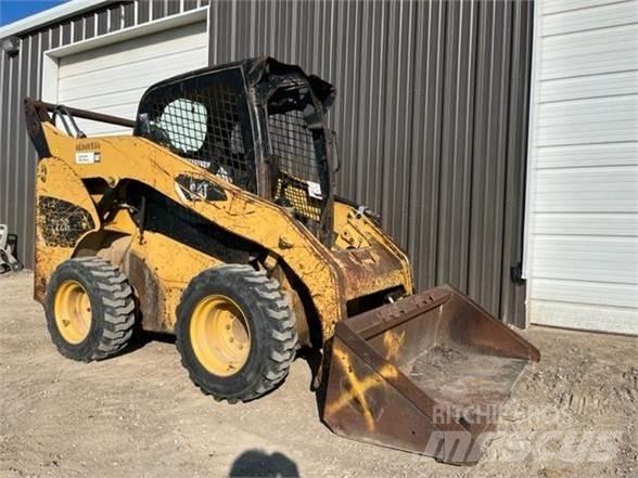 CAT 272C Mini Pale Gommate