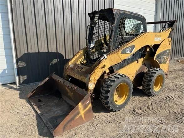 CAT 272C Mini Pale Gommate