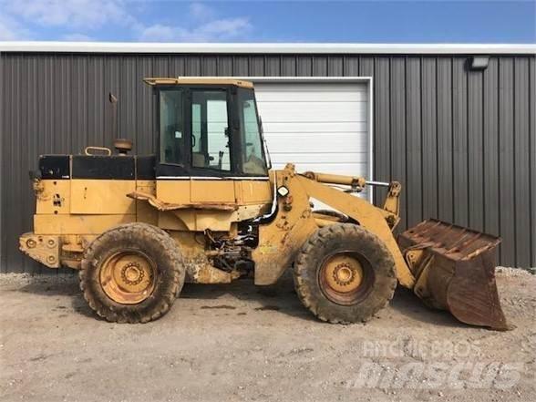 CAT 918F Pale gommate