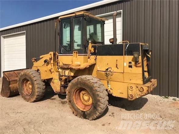 CAT 918F Pale gommate