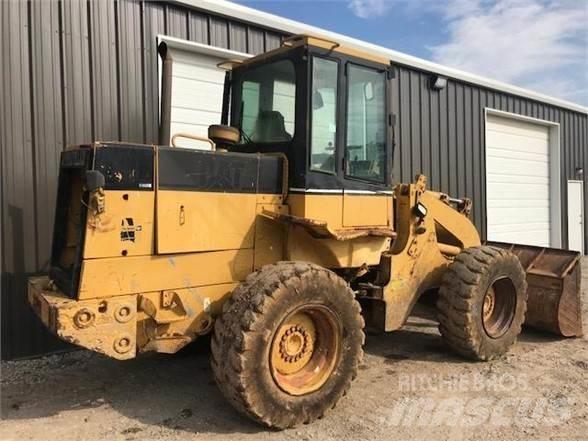 CAT 918F Pale gommate