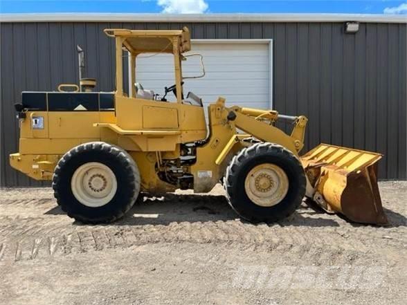 CAT 924F Pale gommate