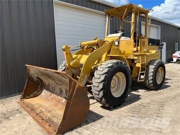 CAT 924F Pale gommate