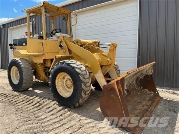 CAT 924F Pale gommate