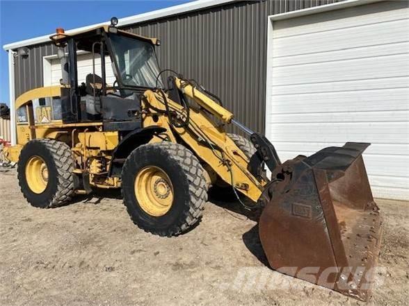 CAT 924G Pale gommate