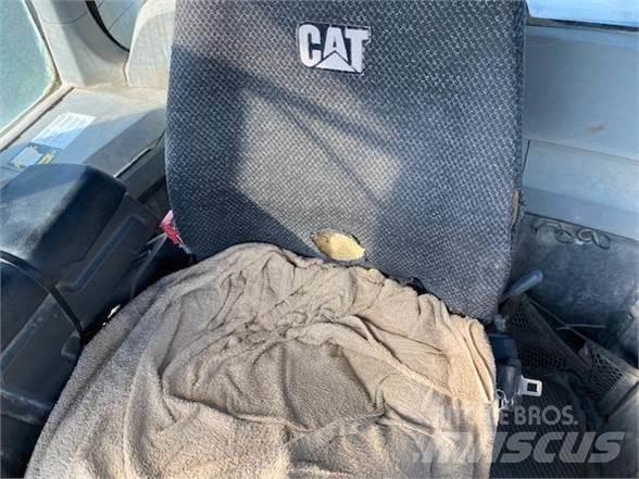 CAT 924K Pale gommate