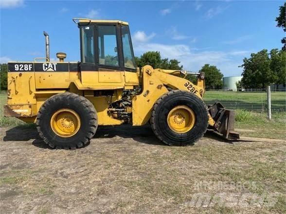 CAT 928F Pale gommate