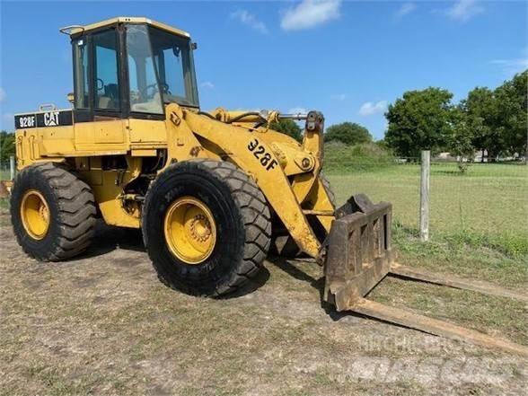 CAT 928F Pale gommate