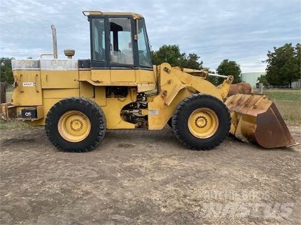 CAT 928F Pale gommate