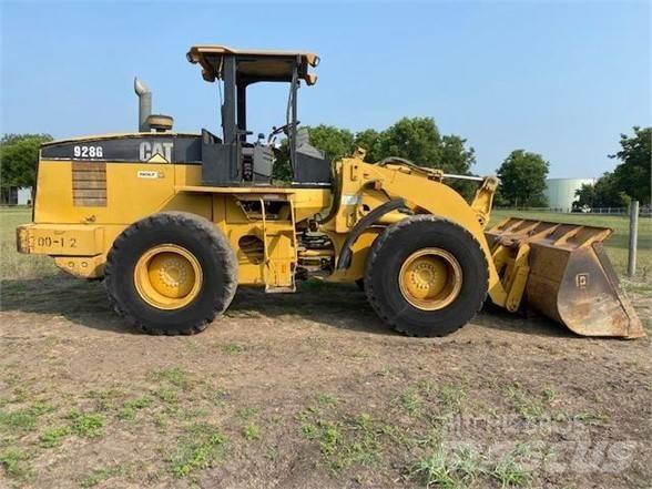 CAT 928G Pale gommate