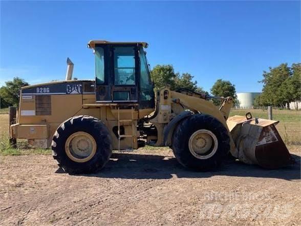 CAT 928G Pale gommate