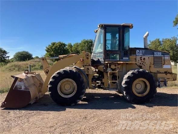 CAT 928G Pale gommate