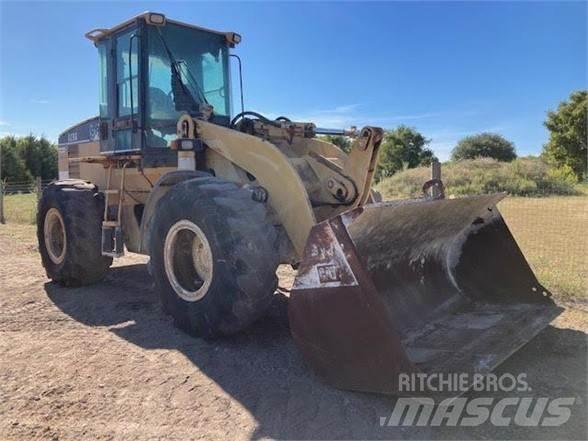 CAT 928G Pale gommate
