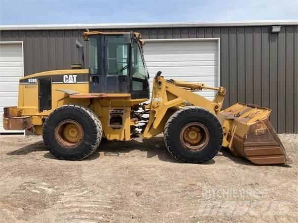 CAT 938G Pale gommate