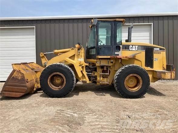 CAT 938G Pale gommate