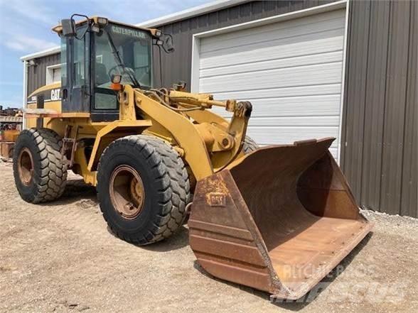CAT 938G Pale gommate