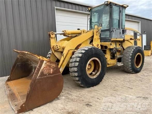 CAT 938G Pale gommate