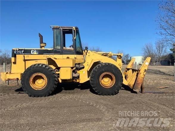 CAT 950F Pale gommate