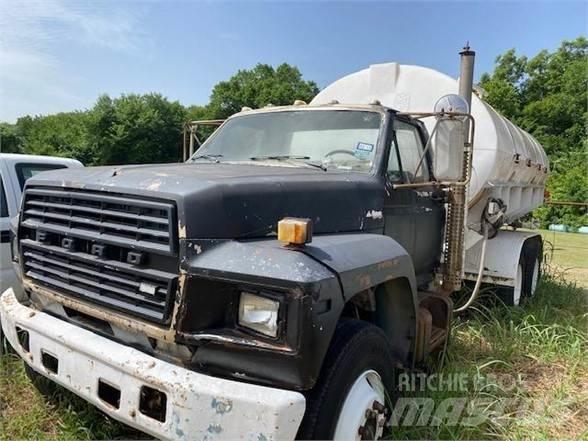 Ford F800 Cisterna