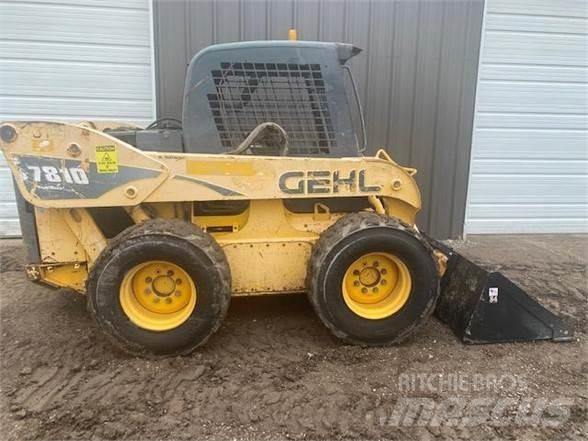 Gehl 7810 Mini Pale Gommate