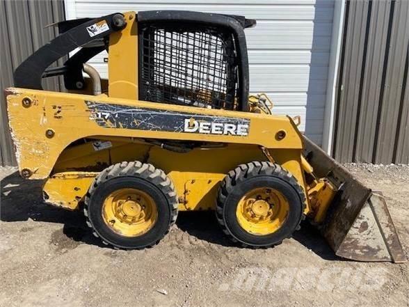 John Deere 317 Mini Pale Gommate