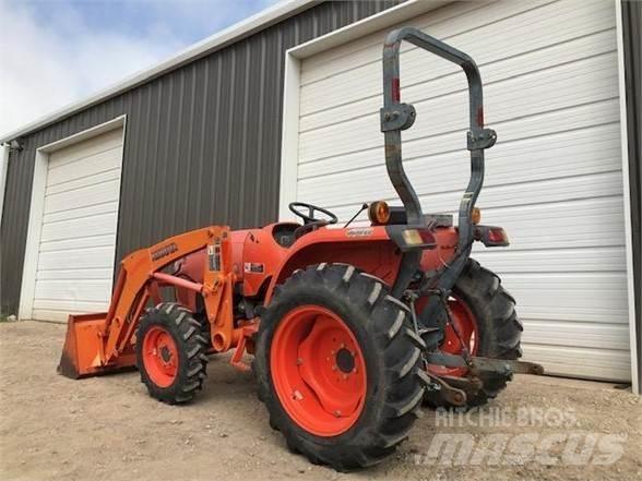 Kubota L3200 Trattori